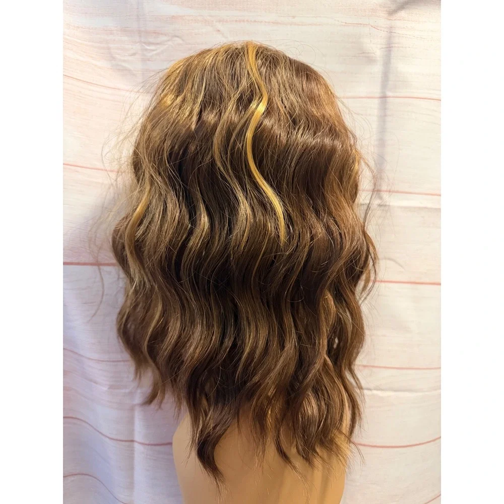 Brown highlighted wavy wig
